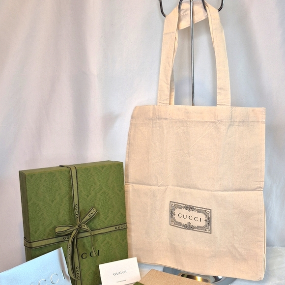 Gucci Cream Tote with Green Gift Box - Picture 6 of 17